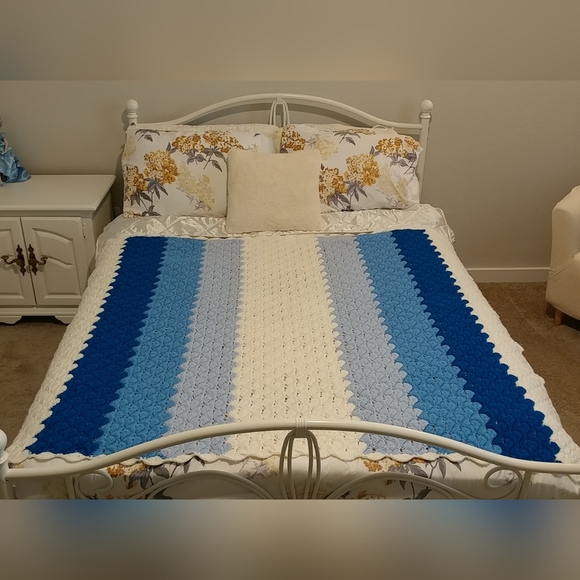 Vintage Hand Knit Blanket Crochet Blanket Large 64×50 Blue White Stripe Handmade - Picture 10 of 16